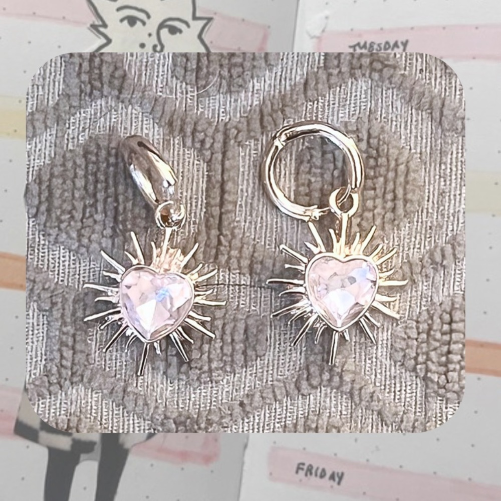 🎉🎉Pink iridescent heart shaped earrings with gold-tone sun accents